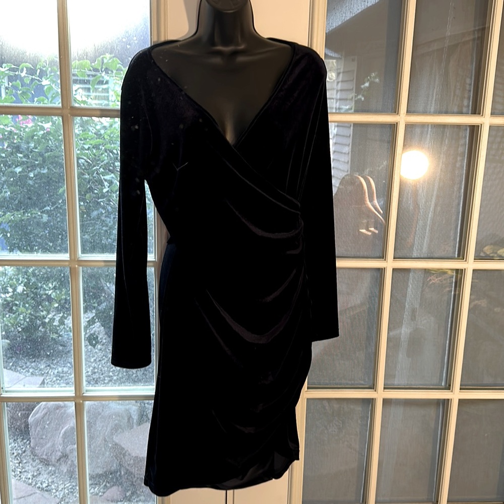 Navy Velvet Midi Cocktail Dress. Great for weddings!